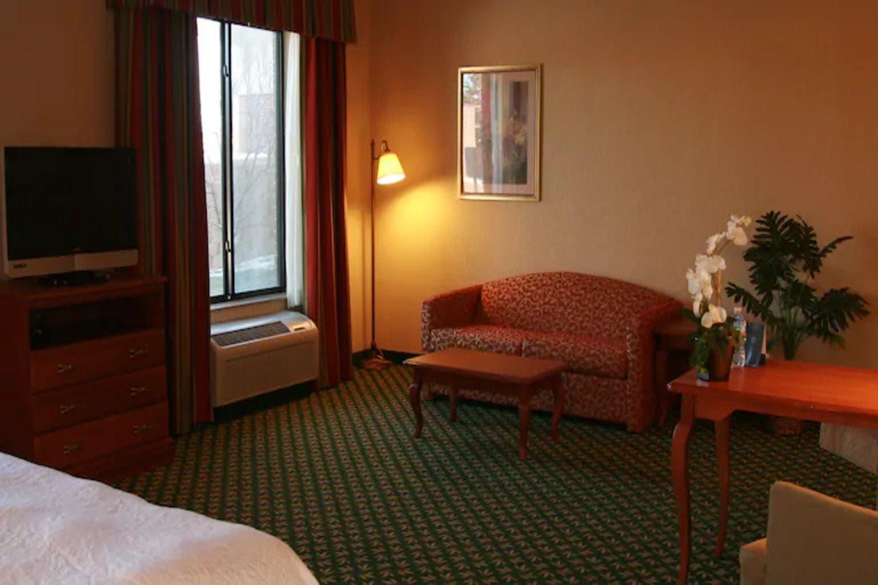 Newly Renovated Hampton Inn Omaha West Lakeside Экстерьер фото