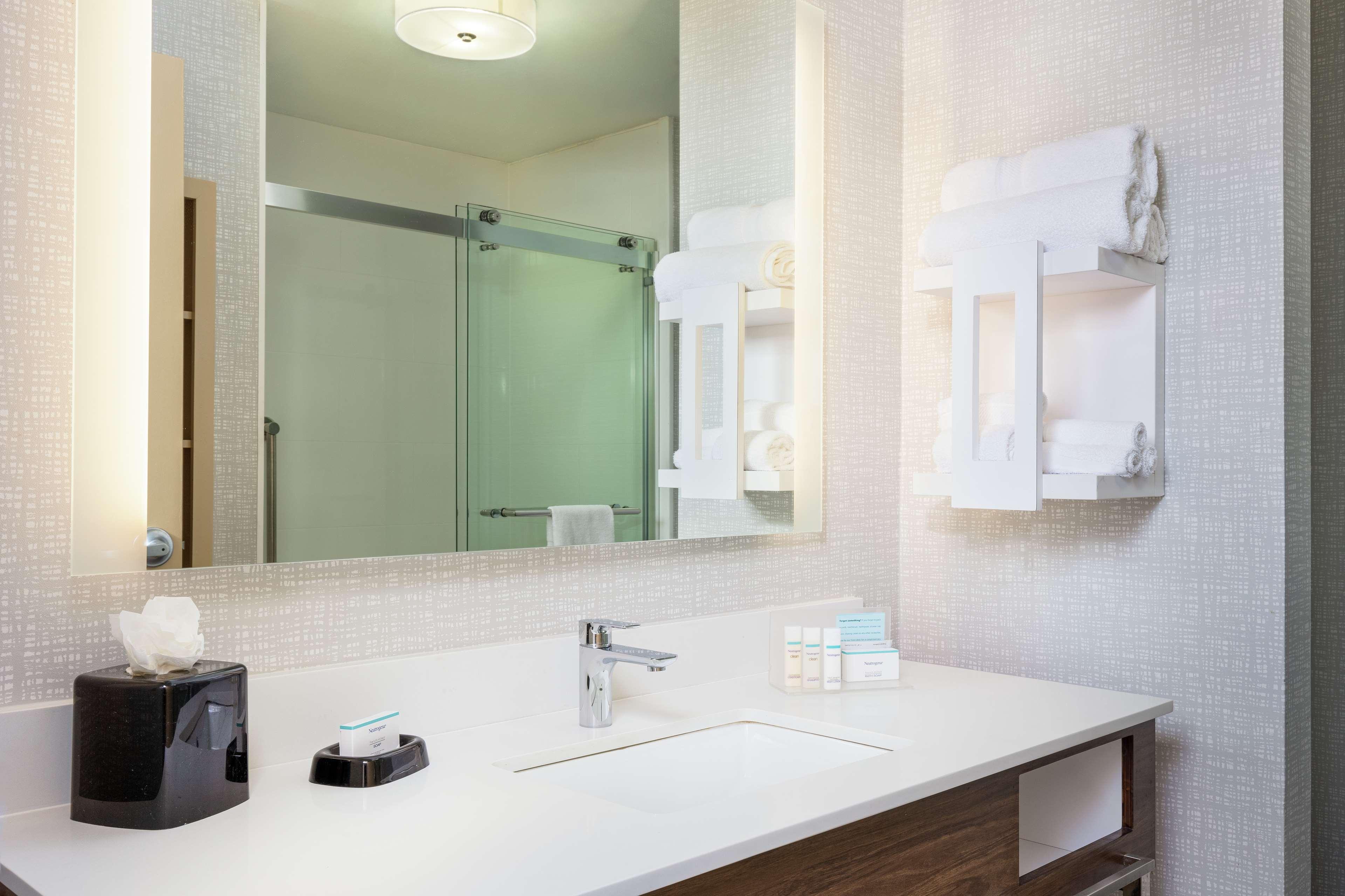 Newly Renovated Hampton Inn Omaha West Lakeside Экстерьер фото