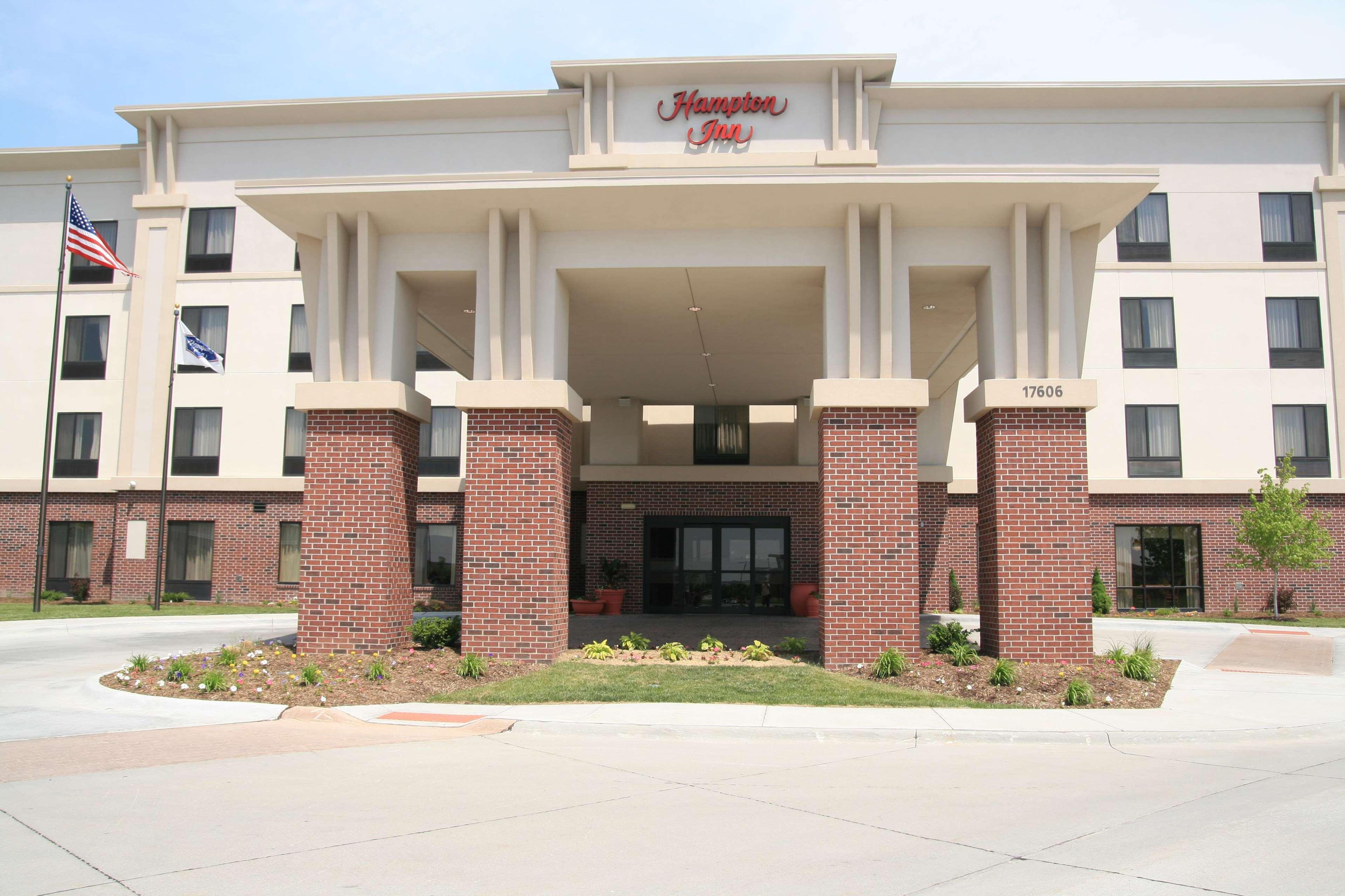 Newly Renovated Hampton Inn Omaha West Lakeside Экстерьер фото