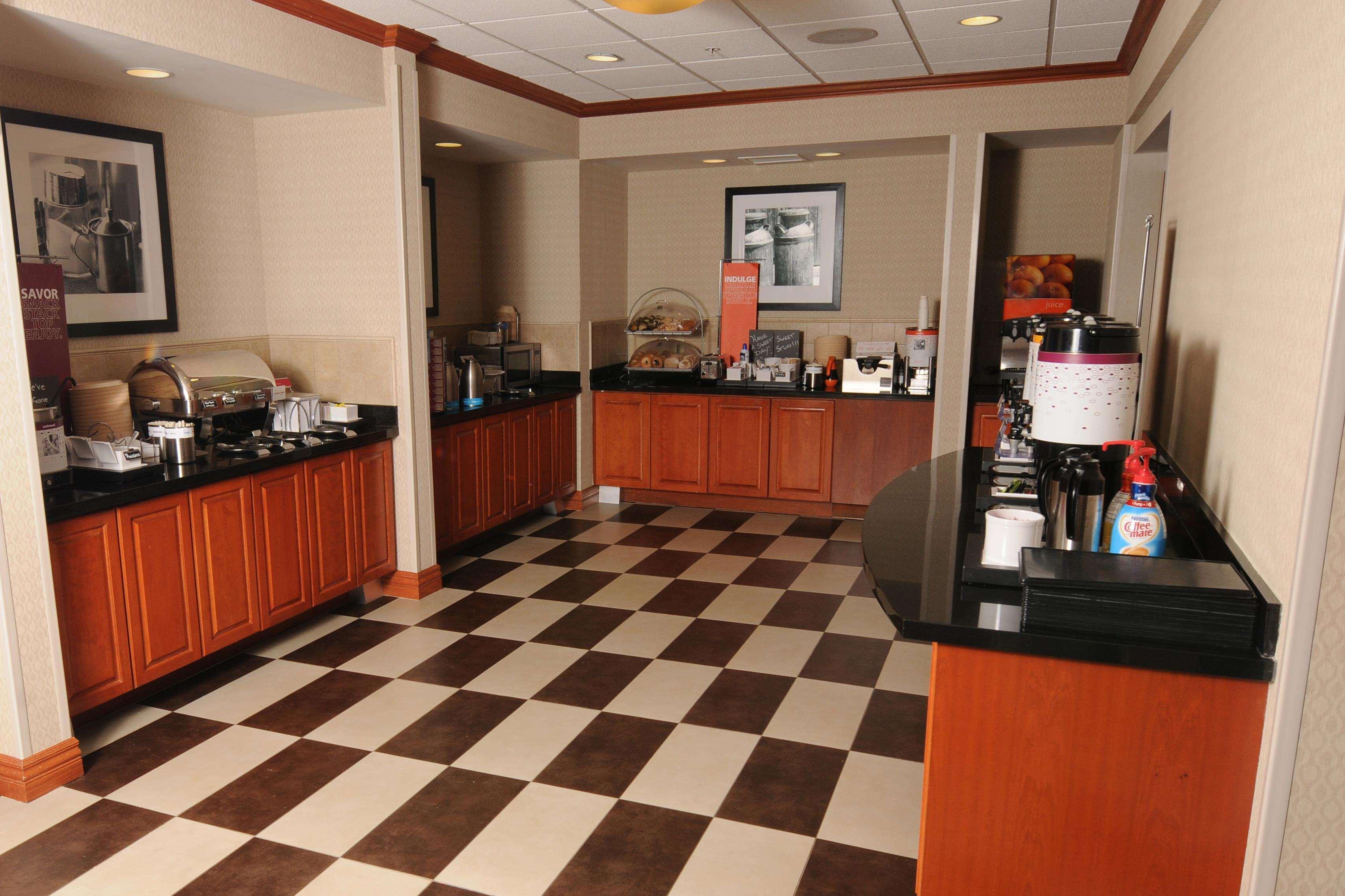 Newly Renovated Hampton Inn Omaha West Lakeside Экстерьер фото