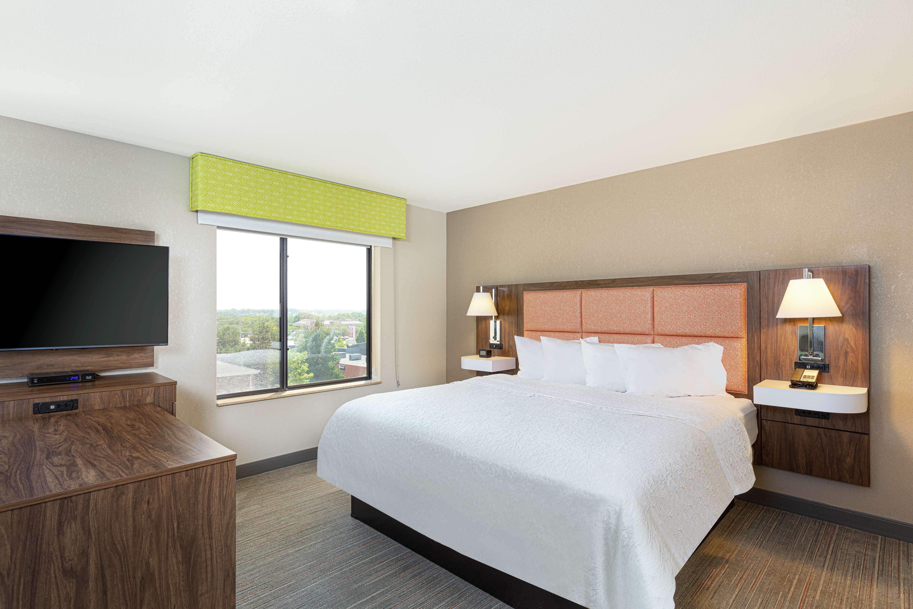 Newly Renovated Hampton Inn Omaha West Lakeside Экстерьер фото