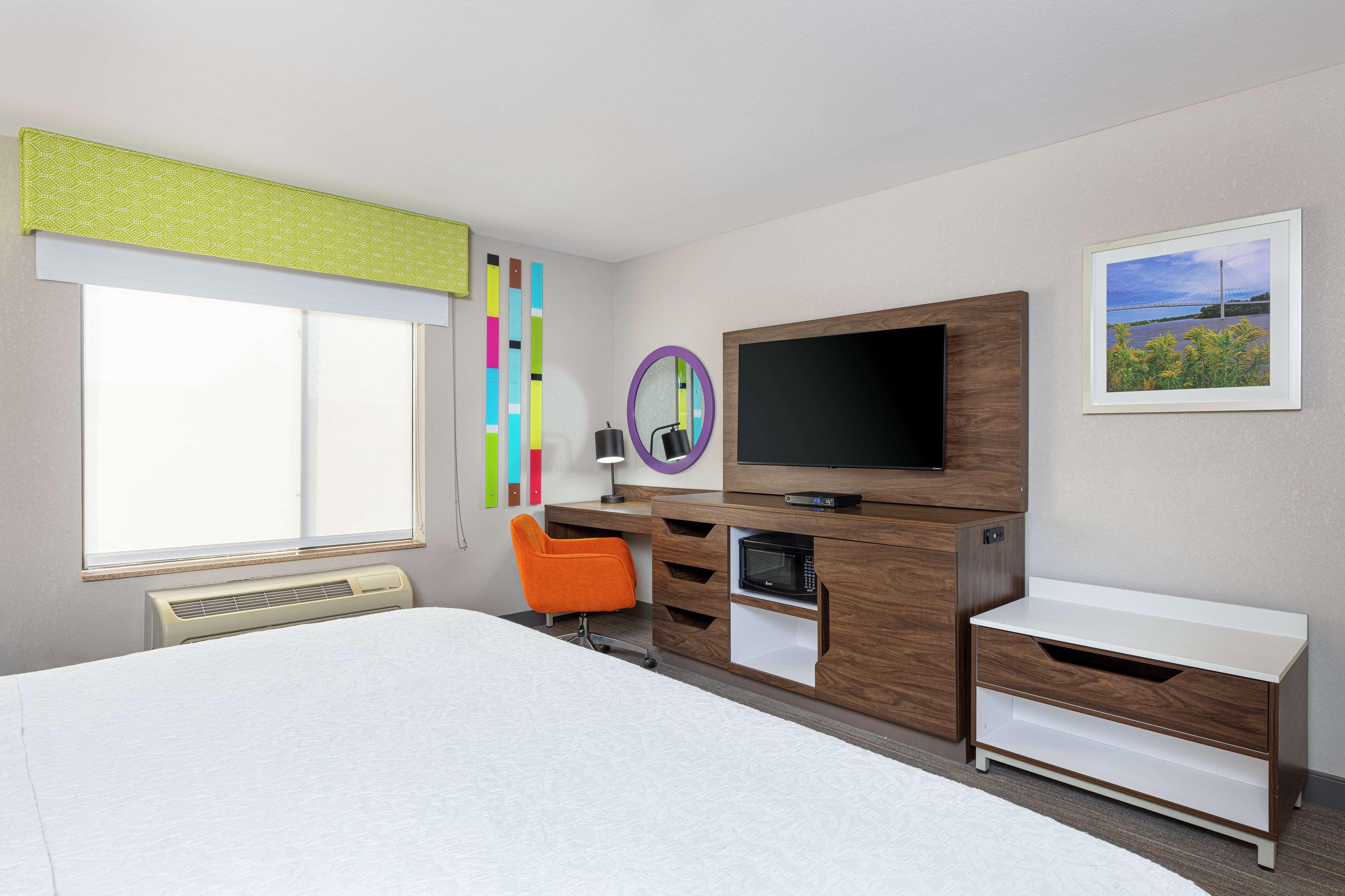 Newly Renovated Hampton Inn Omaha West Lakeside Экстерьер фото