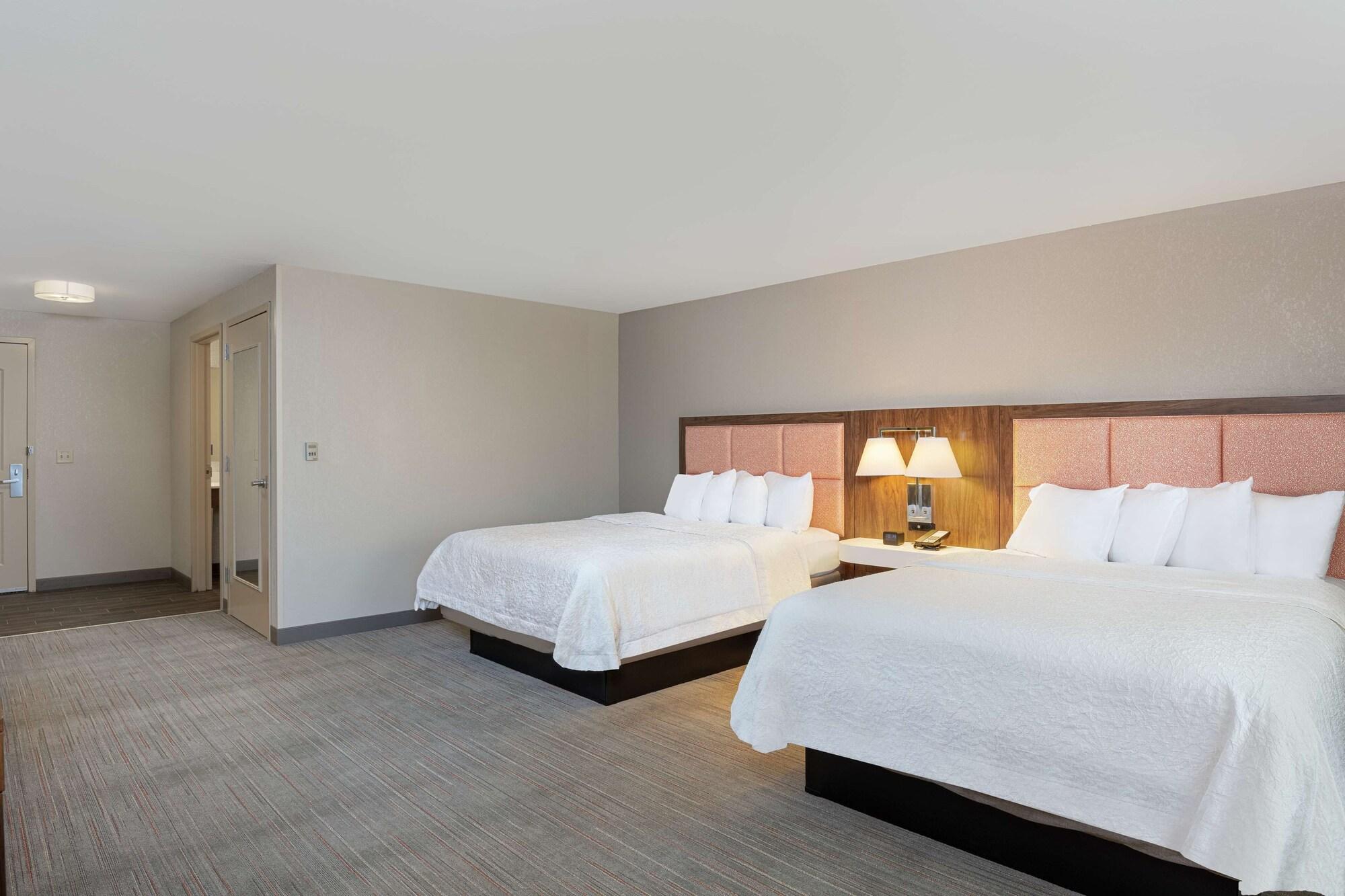 Newly Renovated Hampton Inn Omaha West Lakeside Экстерьер фото