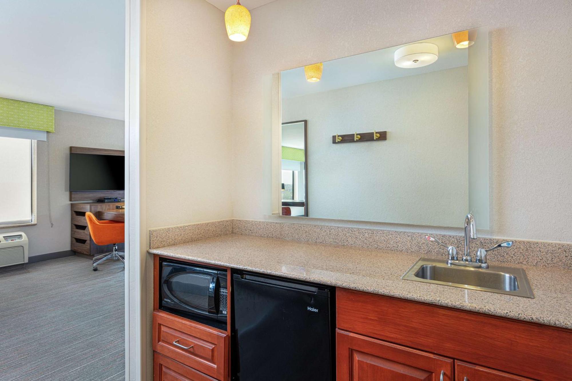 Newly Renovated Hampton Inn Omaha West Lakeside Экстерьер фото