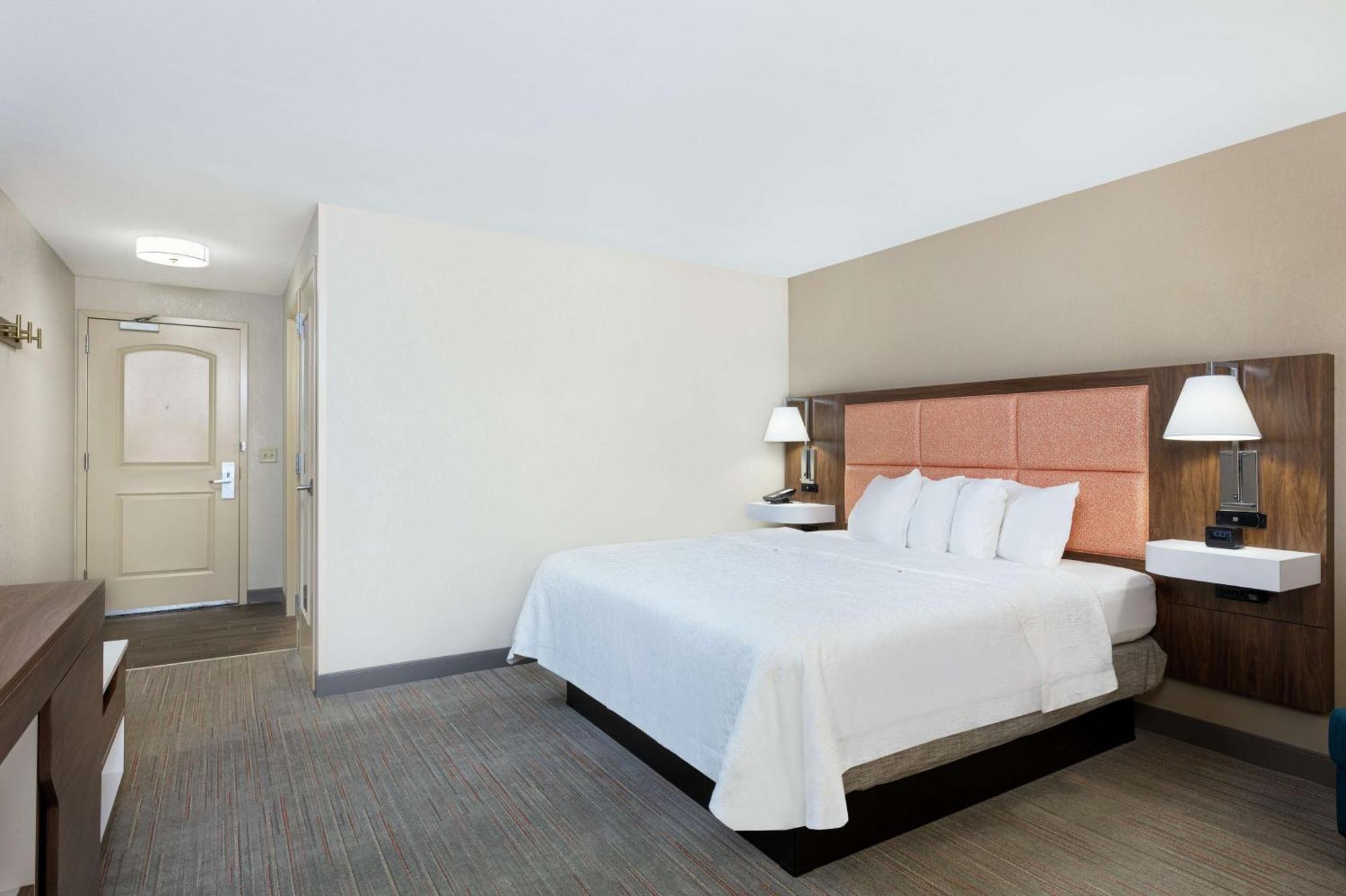 Newly Renovated Hampton Inn Omaha West Lakeside Экстерьер фото