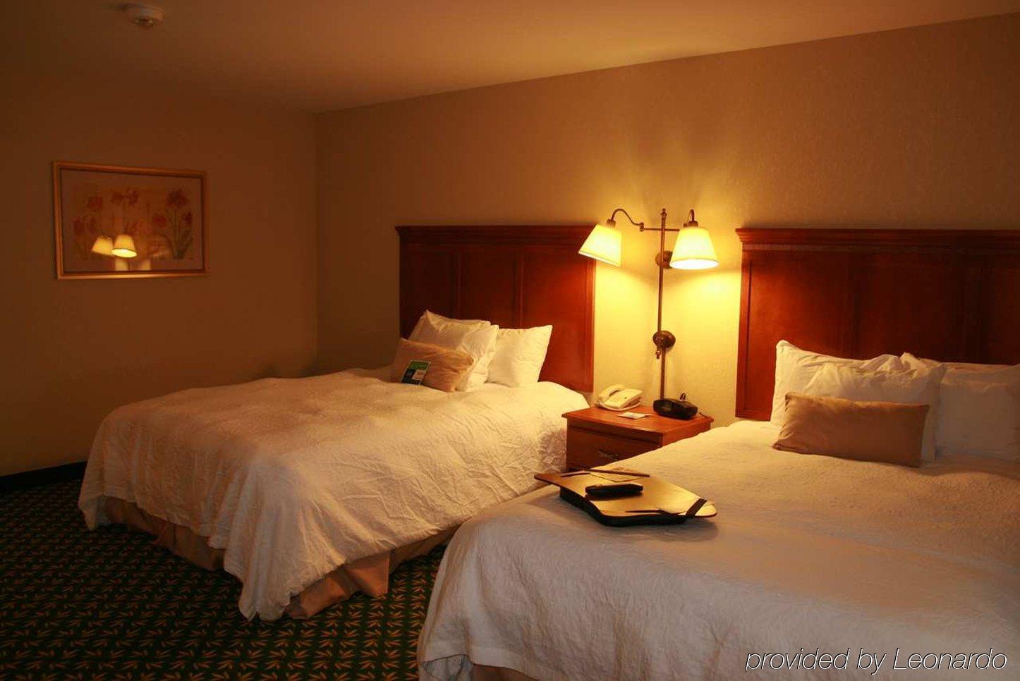 Newly Renovated Hampton Inn Omaha West Lakeside Номер фото