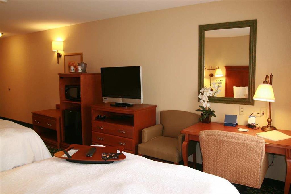Newly Renovated Hampton Inn Omaha West Lakeside Номер фото