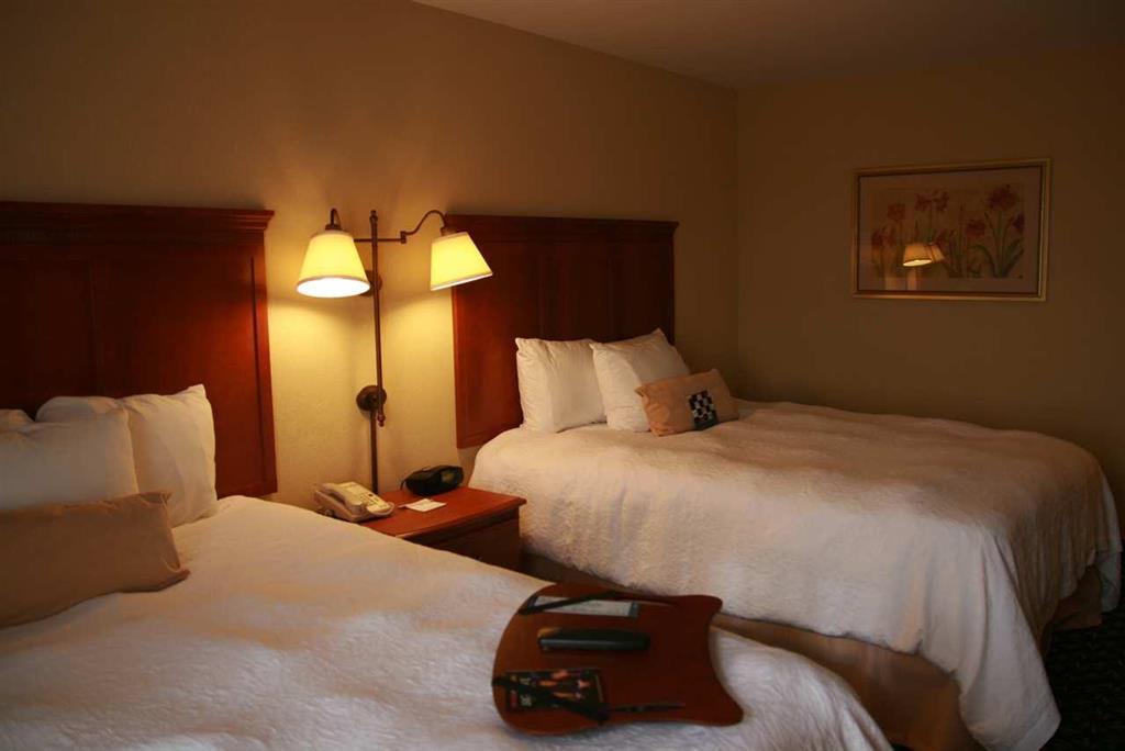 Newly Renovated Hampton Inn Omaha West Lakeside Номер фото