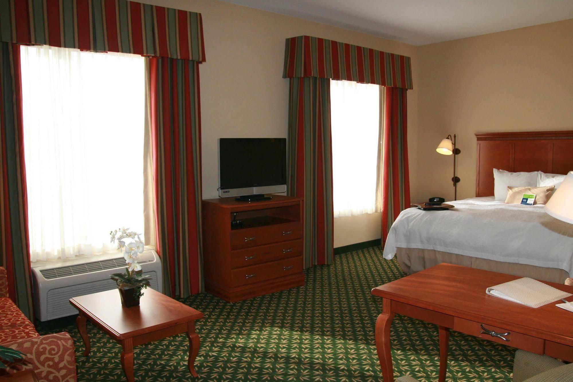 Newly Renovated Hampton Inn Omaha West Lakeside Номер фото